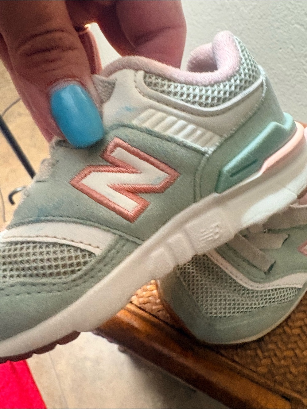New Balance Kids Light Blue & Pink Lace-Up Sneakers - Picture 3 of 8